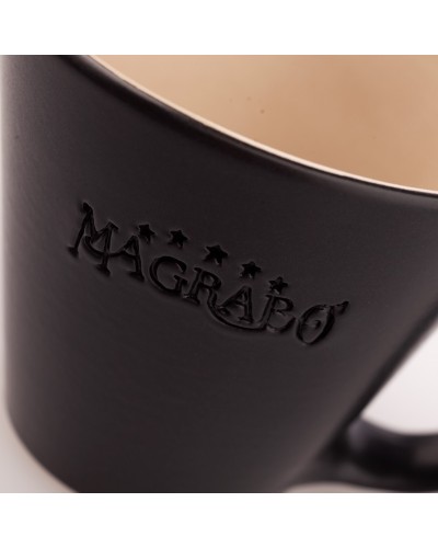 magrabò guitar straps | mug magrabò nero tazza in grès by ceramiche bucci